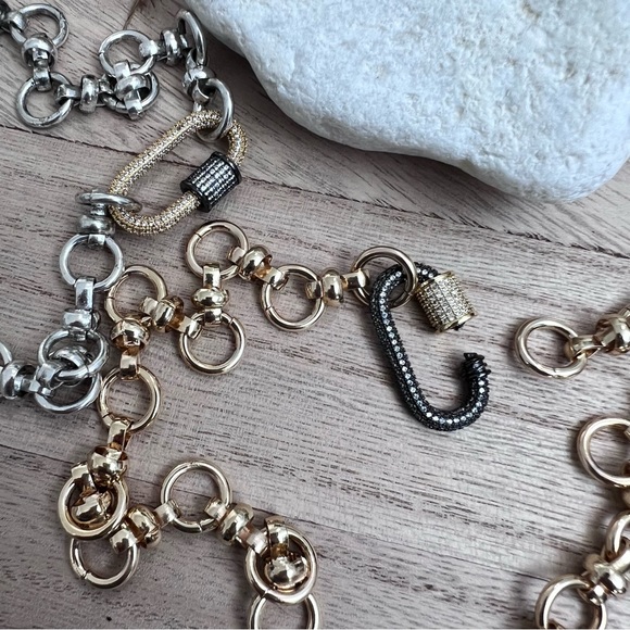 Dahlia Carabiner Necklace - Picture 12 of 13